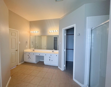 19410 Bear Springs Dr - Photo Thumbnail 15