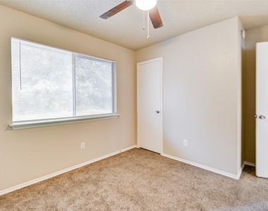 13106 Townwood Drive - Photo Thumbnail 10