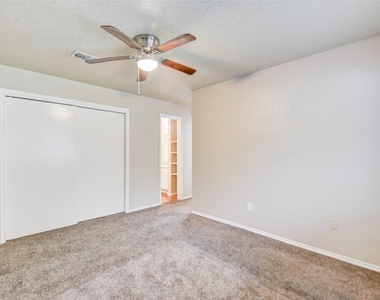 13106 Townwood Drive - Photo Thumbnail 8