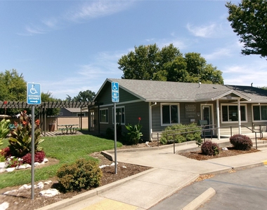 1526 Spruce Street - Photo Thumbnail 2