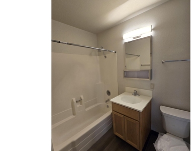 1526 Spruce Street - Photo Thumbnail 7