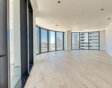 1409 Post Oak Boulevard - Photo Thumbnail 3