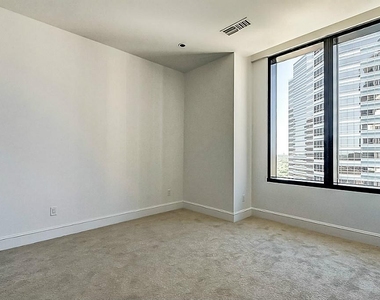 1409 Post Oak Boulevard - Photo Thumbnail 11