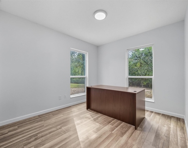 30519 Lake Circle Lane - Photo Thumbnail 9
