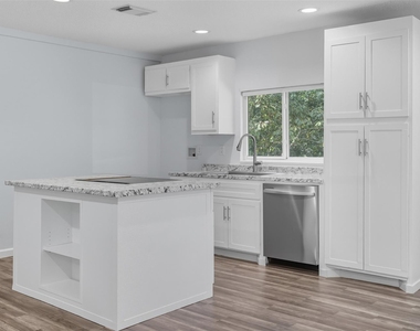 30519 Lake Circle Lane - Photo Thumbnail 3