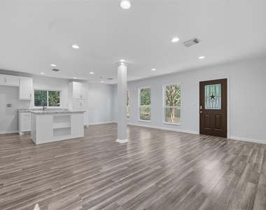 30519 Lake Circle Lane - Photo Thumbnail 2