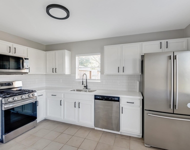 11714 Pinos Altos Drive - Photo Thumbnail 14