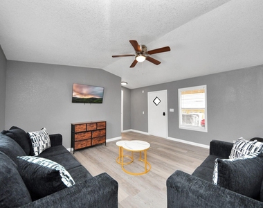 145 W Austin Avenue - Photo Thumbnail 6