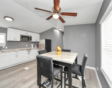 145 W Austin Avenue - Photo Thumbnail 33