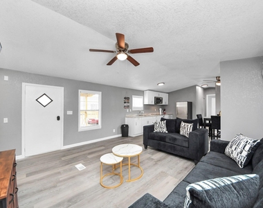 145 W Austin Avenue - Photo Thumbnail 4