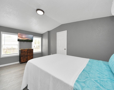 145 W Austin Avenue - Photo Thumbnail 17