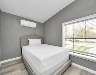 145 W Austin Avenue - Photo Thumbnail 23
