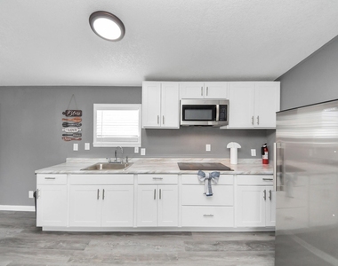 145 W Austin Avenue - Photo Thumbnail 8
