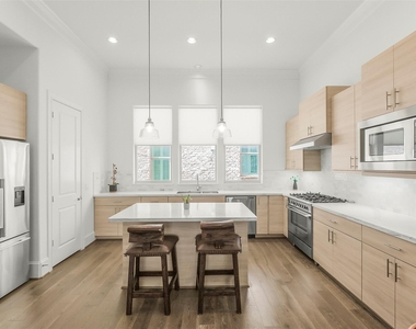 4010 University Grove Street - Photo Thumbnail 5