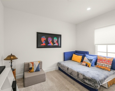 4010 University Grove Street - Photo Thumbnail 32