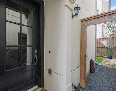4010 University Grove Street - Photo Thumbnail 3