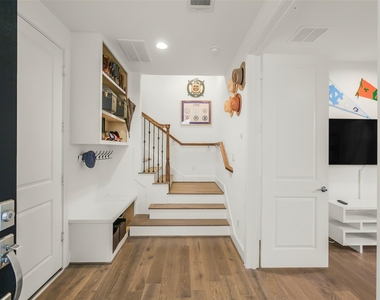 4010 University Grove Street - Photo Thumbnail 4