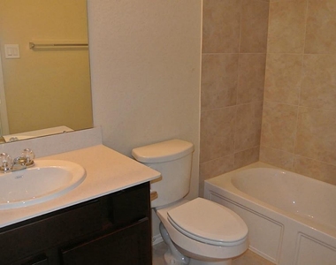 1742 Parkside Shores Lane - Photo Thumbnail 10