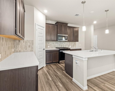 7219 Melrose Lane - Photo Thumbnail 7