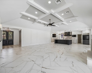 1326 Sugar Creek Boulevard - Photo Thumbnail 7