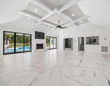 1326 Sugar Creek Boulevard - Photo Thumbnail 6