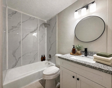 429 17th Avenue N - Photo Thumbnail 5