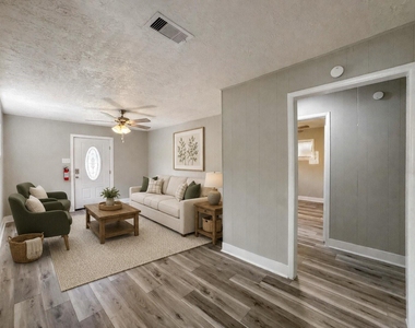 429 17th Avenue N - Photo Thumbnail 2