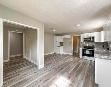 429 17th Avenue N - Photo Thumbnail 19