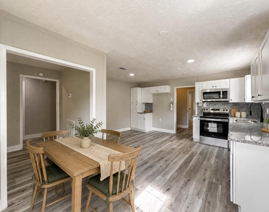 429 17th Avenue N - Photo Thumbnail 3
