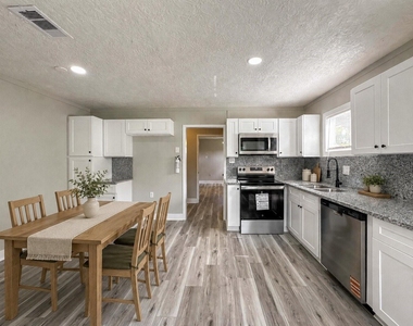 429 17th Avenue N - Photo Thumbnail 7