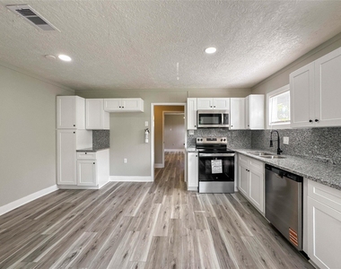 429 17th Avenue N - Photo Thumbnail 22