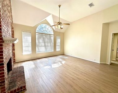 3302 Richland Drive - Photo Thumbnail 4