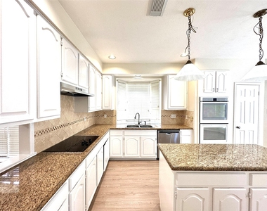 3302 Richland Drive - Photo Thumbnail 5