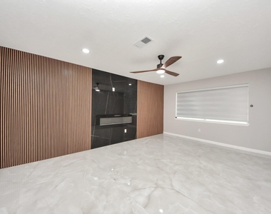 1503 Locklaine Drive - Photo Thumbnail 9