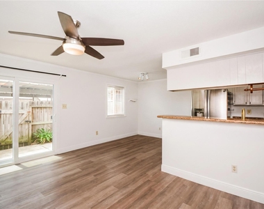 8511 Ariel Street - Photo Thumbnail 5