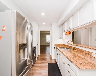 8511 Ariel Street - Photo Thumbnail 7