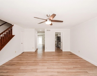 8511 Ariel Street - Photo Thumbnail 1