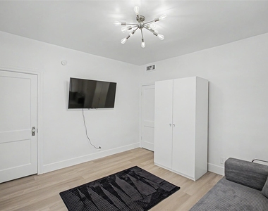 1904 Elmen Street - Photo Thumbnail 11