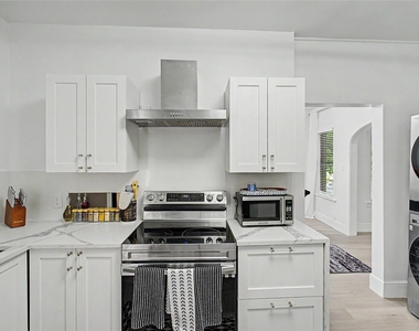 1904 Elmen Street - Photo Thumbnail 14