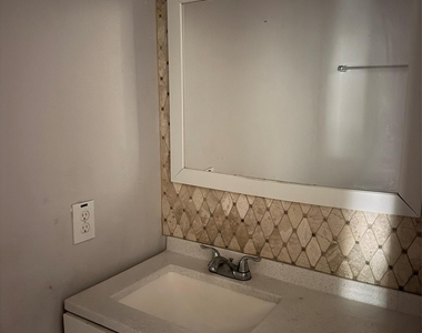 17039 Wilthorne Gardens Court - Photo Thumbnail 7