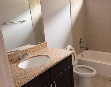 17039 Wilthorne Gardens Court - Photo Thumbnail 16