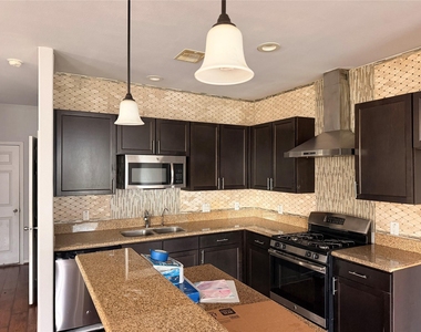 17039 Wilthorne Gardens Court - Photo Thumbnail 2