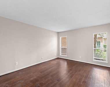 925 Memorial Village Drive - Photo Thumbnail 7