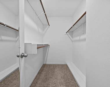 925 Memorial Village Drive - Photo Thumbnail 17