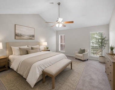 925 Memorial Village Drive - Photo Thumbnail 3