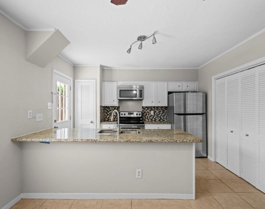 925 Memorial Village Drive - Photo Thumbnail 13
