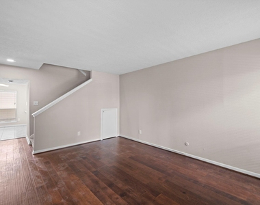 925 Memorial Village Drive - Photo Thumbnail 6
