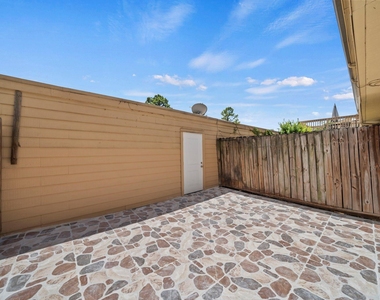 925 Memorial Village Drive - Photo Thumbnail 26