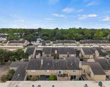 925 Memorial Village Drive - Photo Thumbnail 29