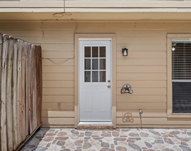 925 Memorial Village Drive - Photo Thumbnail 24